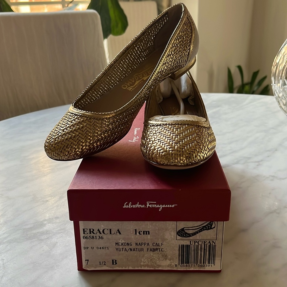 Salvatore Ferragamo gold woven flats - Size 7.5B
